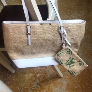 Kelly and Katie large tote euc comes  with wallet/ clutch